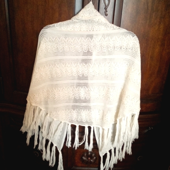 Vintage Knit Shawl with Golden Thread Chevron Pattern - Picture 7 of 9